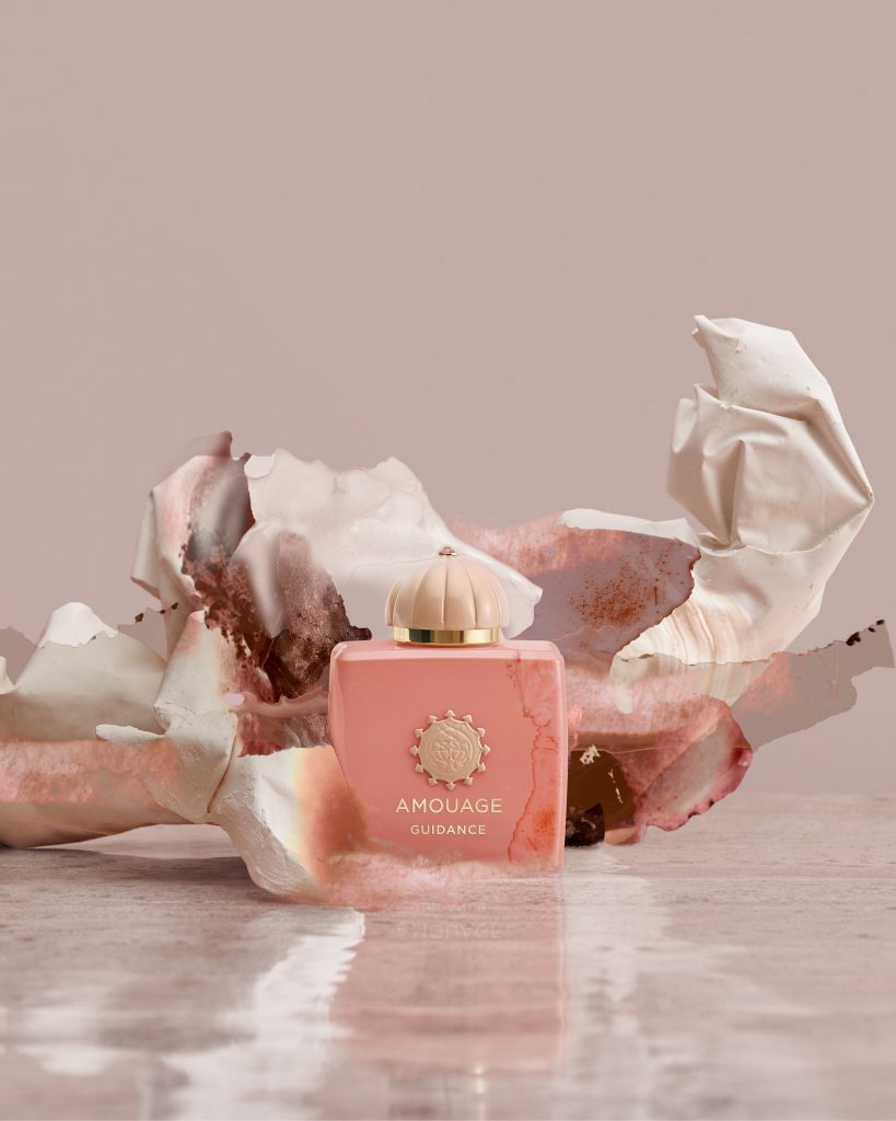 Laquage du bouchon et accessoires Amouage Guidance